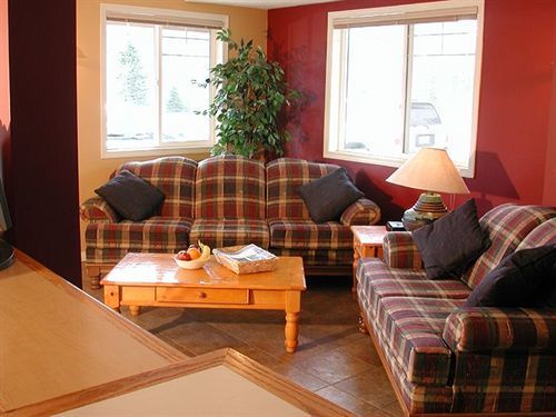 Banff Boundary Lodge