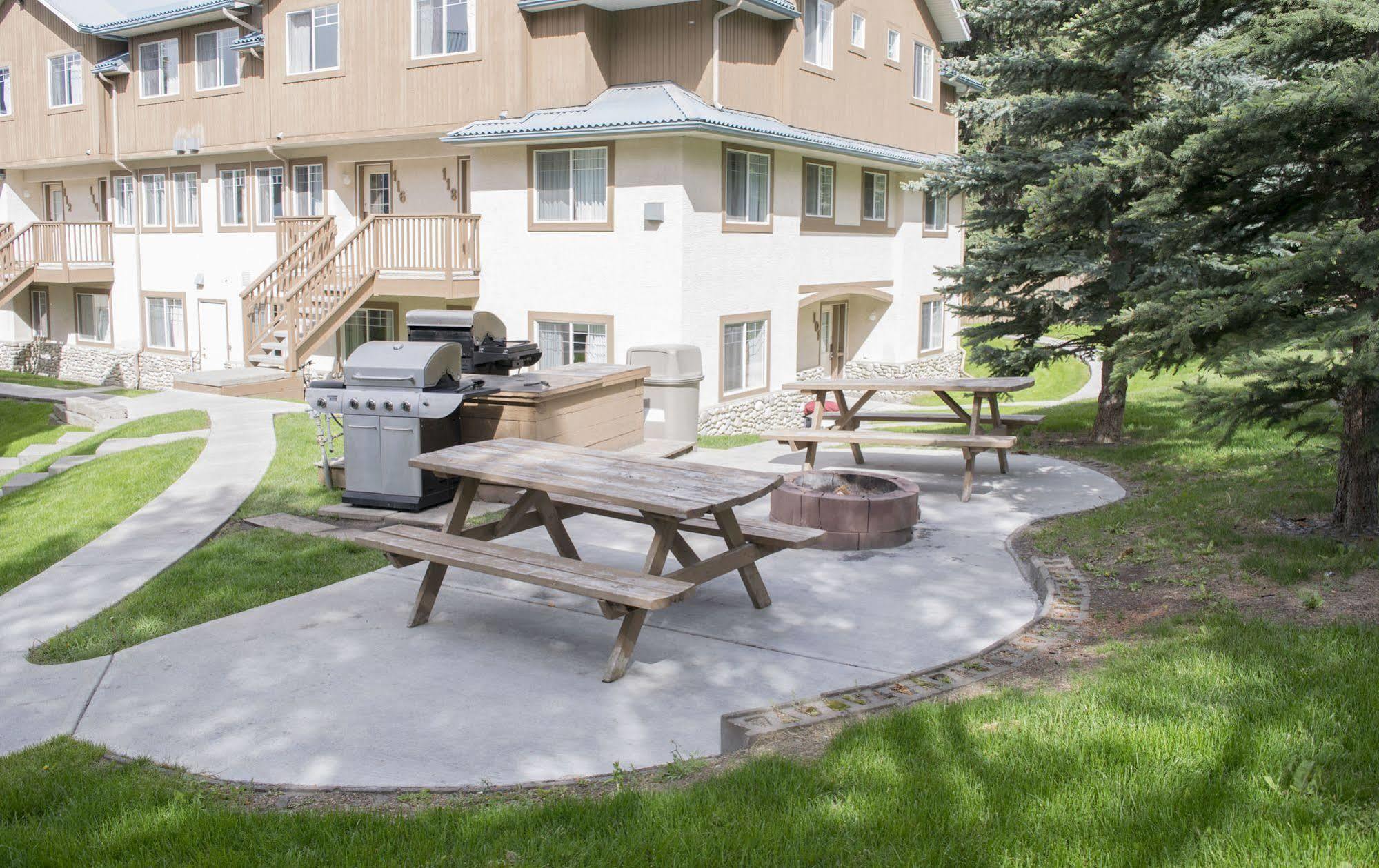 Banff Boundary Lodge *